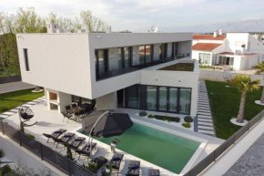 Luxurious Villa 034 with heated pool